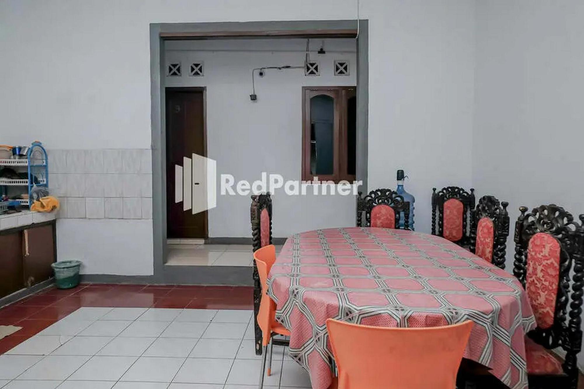 Pondok Damai Guest House Syariah Mitra Reddoorz Cirebon Exterior photo